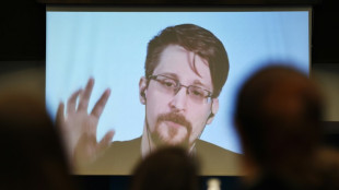 Poutine accorde la nationalit&eacute; russe au lanceur d'alerte Edward Snowden