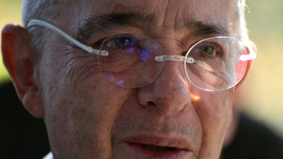 La fiscal&iacute;a colombiana llama a indagatoria al expresidente Uribe por masacres de paramilitares