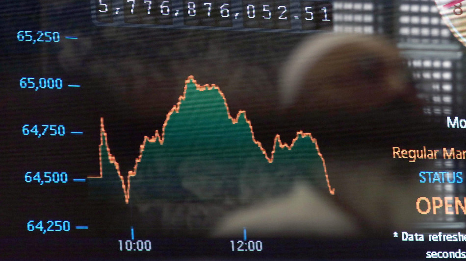 Borsa: Asia a ranghi ridotti, Tokyo chiusa, Shanghai +0,55%