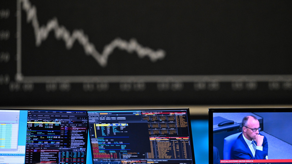 Prosegue aumento rendimenti globali, Btp sale al 4,38%. Si allarga spread Francia