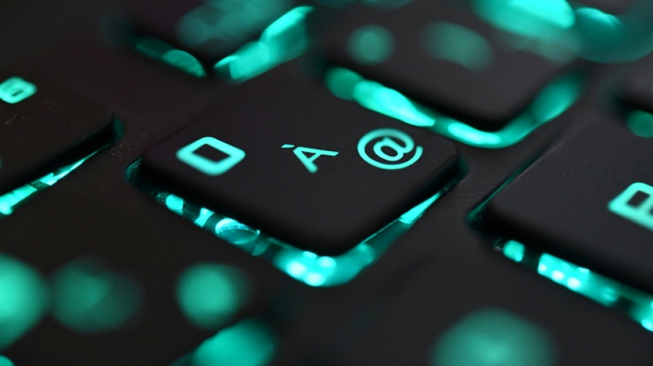 Datenklau mit Fakeshops in Internet: Haftstrafen für zwei Männer in Hannover