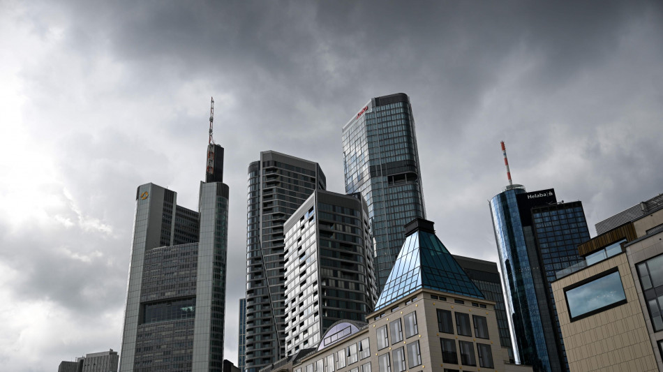 Borsa: l'Europa riduce il calo, effetto Pmi Germania, Milano in parit&agrave;