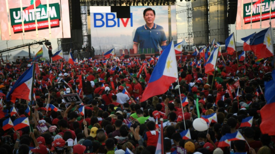 Philippines: derniers meetings avant une pr&eacute;sidentielle promise &agrave; Marcos Jr 
