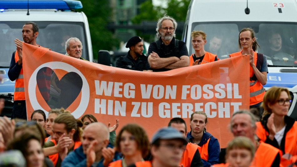 Geldstrafe f&uuml;r Klimaaktivistin wegen Anmalens von Reiterstandbild in Hannover