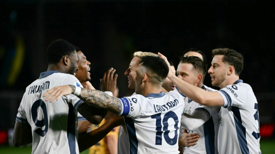 Inter goleia Lecce (4-0) e segue ritmo do l&iacute;der Napoli no Italiano