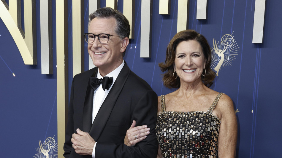 Stephen Colbert vince l'Emmy, prima della sospensione