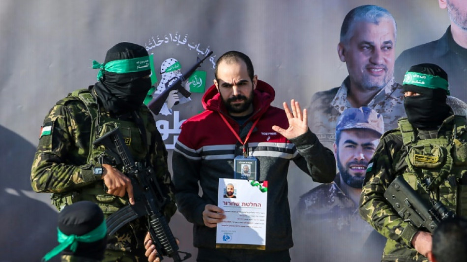 Hamas liberta mais tr&ecirc;s ref&eacute;ns israelenses