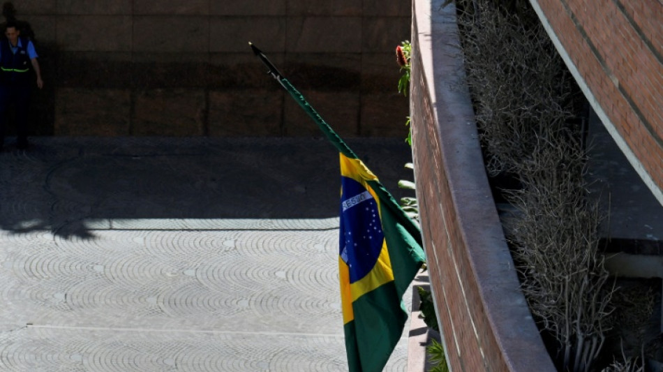 Governo venezuelano afirma que saída de opositores aos EUA foi negociada