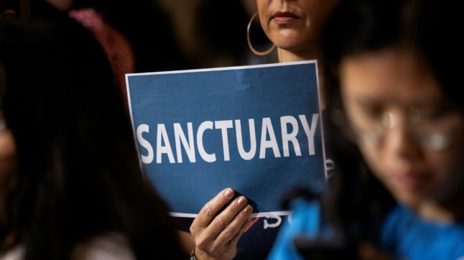 Los Angeles se declara 'cidade-santu&aacute;rio' para imigrantes com chegada de Trump