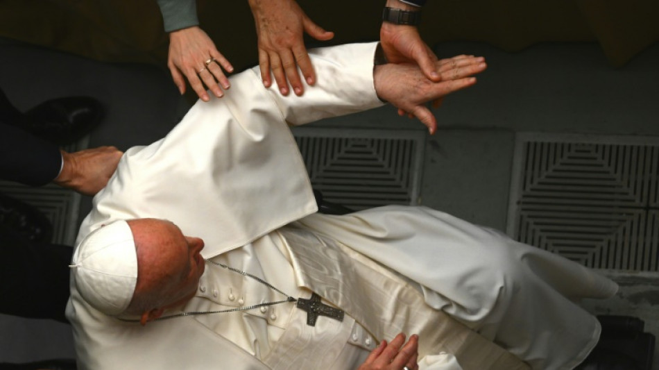 El papa ampl&iacute;a la responsabilidad penal por abusos sexuales a los laicos