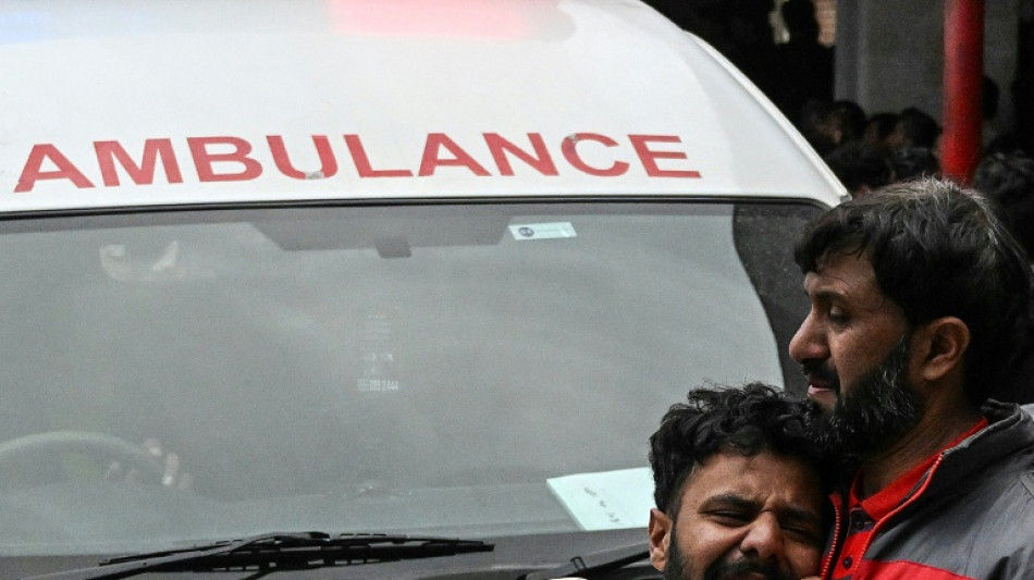 Le Pakistan enterre les victimes de l'attentat meurtrier contre une mosqu&eacute;e