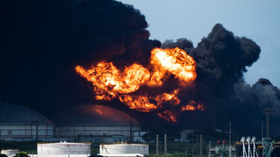 Cuba: l'incendie d'un d&eacute;p&ocirc;t p&eacute;trolier toujours hors de contr&ocirc;le
