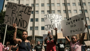 Autopsia del afroestadounidense baleado por la policía revela 46 heridas de bala
