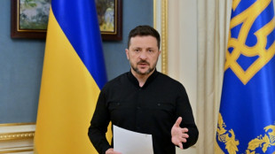Zelensky acusa Rússia de 'tentar ganhar tempo' para 'prosseguir' com invasão