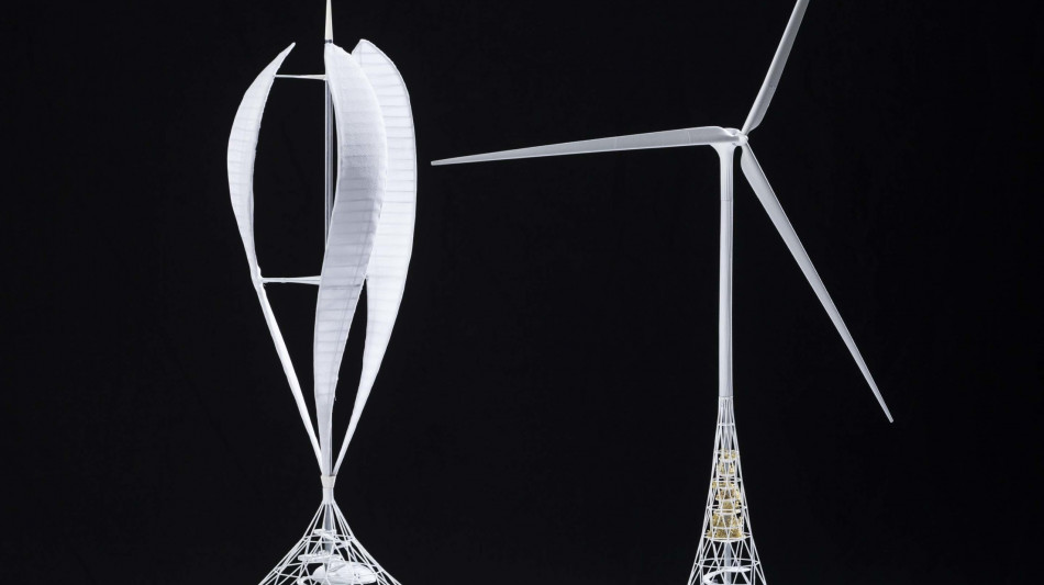 Turbine verticali, a forma di fiore, torri di specchi per l'eolico del futuro