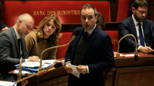 Le budget rejet&eacute; &agrave; la quasi-unanimit&eacute; mais le gouvernement croit encore &agrave; un accord