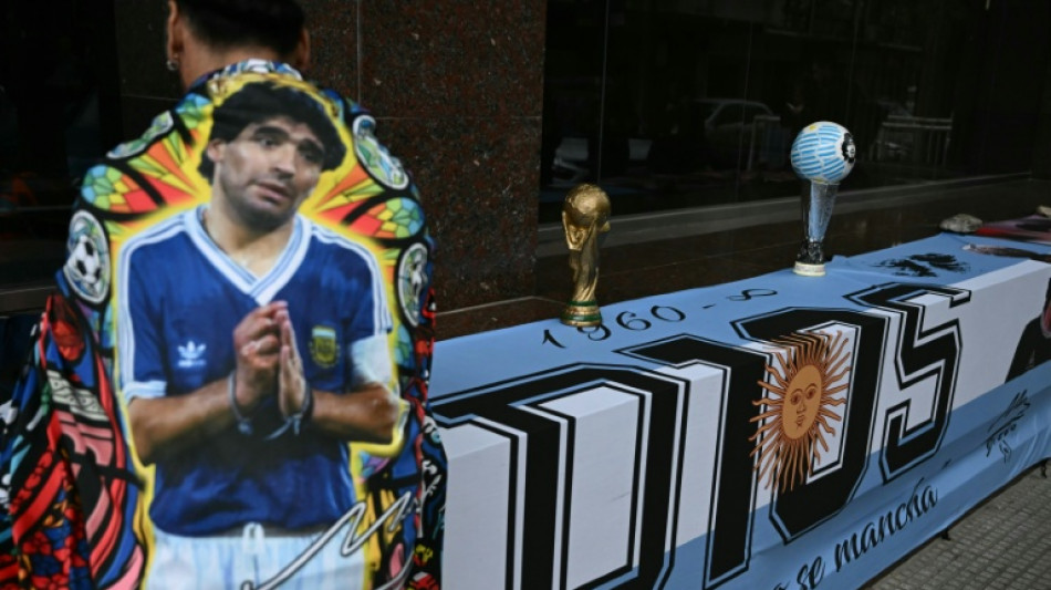 Mort de Maradona : la d&eacute;fense plaide l'acquittement du m&eacute;decin principal accus&eacute;, un "bouc &eacute;missaire"
