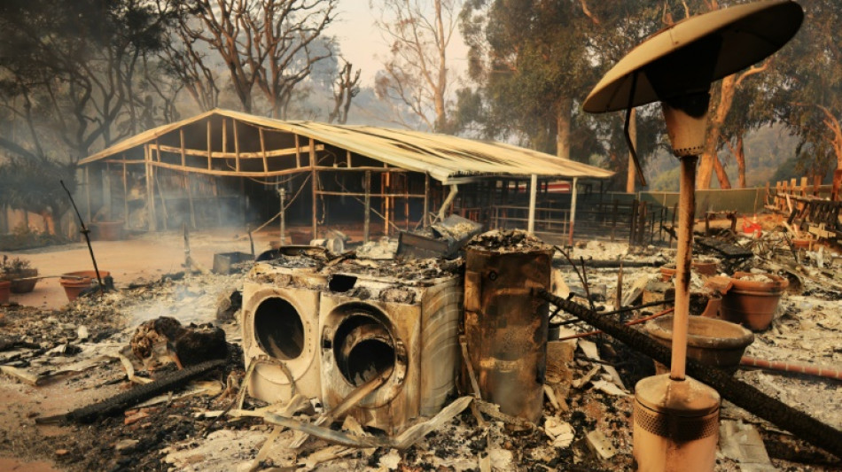 Des milliers de personnes &eacute;vacu&eacute;es de Malibu ravag&eacute;e par les flammes