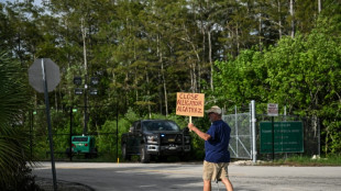 Mexicanos denuncian carencias y malos tratos en el "Alcatraz de los Caimanes"