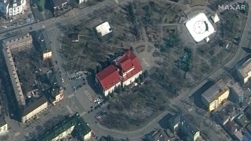 Ukraine: un th&eacute;&acirc;tre abritant "plus d'un millier" de civils touch&eacute; par une frappe russe (mairie)