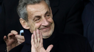 Sarkozy lance la parution de son "Journal d'un prisonnier" avec une d&eacute;dicace &agrave; Paris