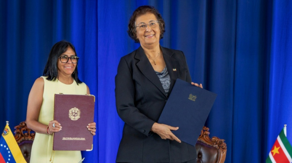 Venezuela firma un acuerdo de asistencia en hidrocarburos con Surinam