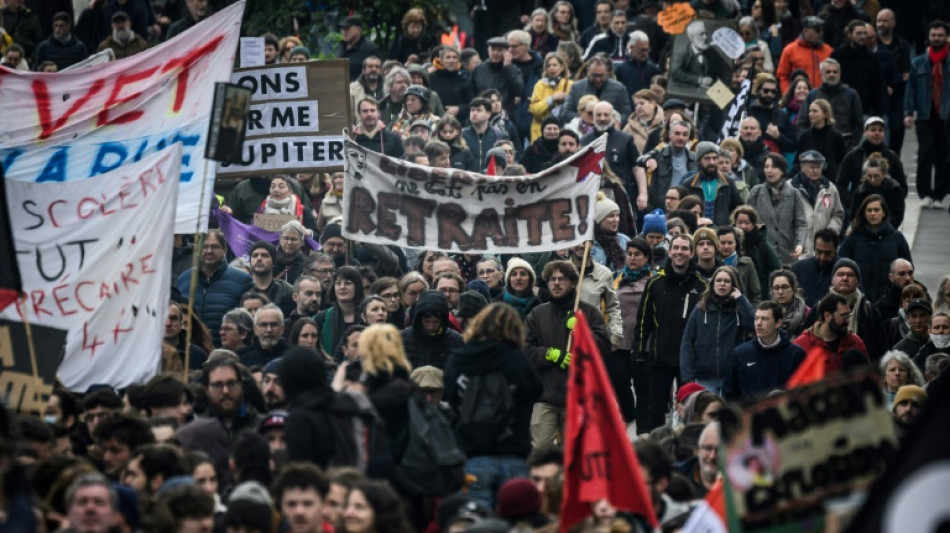 Retraites: derni&egrave;re mobilisation avant le verdict constitutionnel
