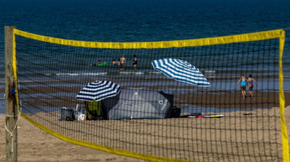 "Vacances, j'oublie tout" : le tourisme r&eacute;siste en France malgr&eacute; les incertitudes 