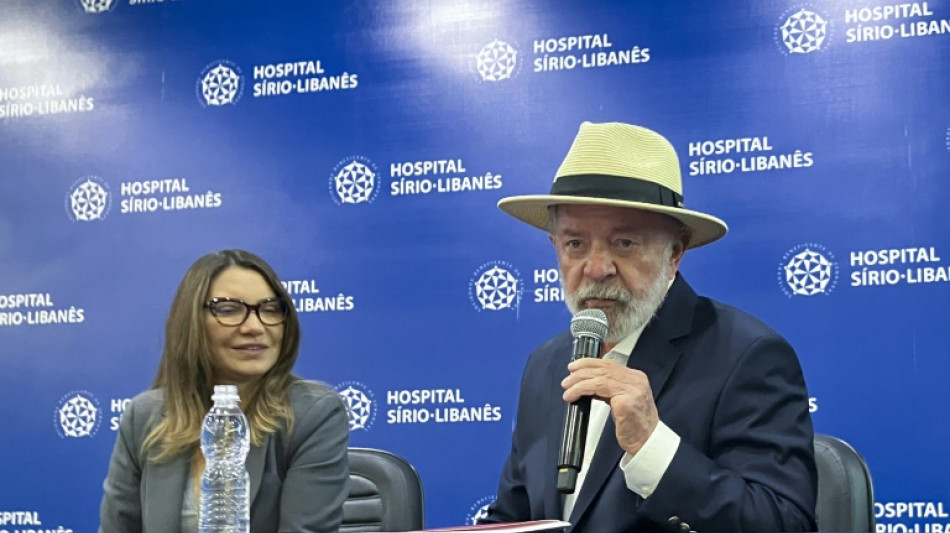 'Estou inteiro': Lula deixa hospital ap&oacute;s cirurgia na cabe&ccedil;a