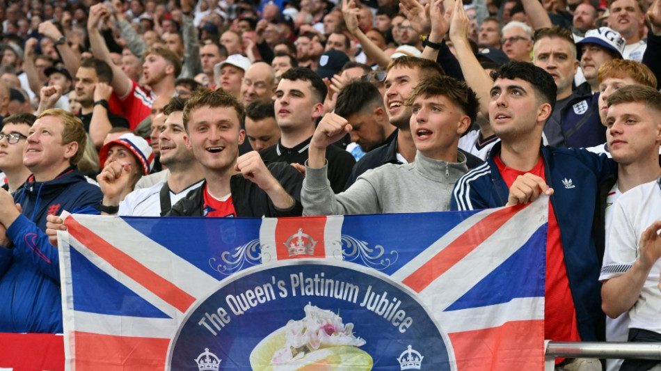 Achtelfinale auf Schalke: Vollbier f&uuml;r englische Fans