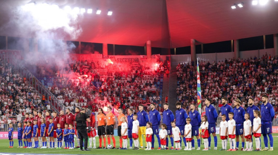 Dezenas de torcedores s&atilde;o detidos por incidentes ap&oacute;s jogo Cro&aacute;cia-Pol&ocirc;nia