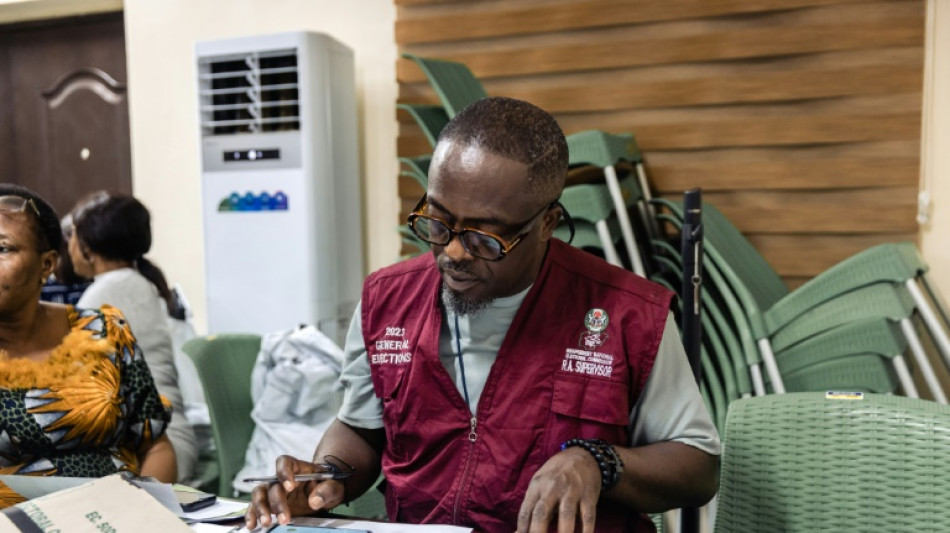 Pr&eacute;sidentielle au Nigeria: la lenteur du d&eacute;compte alimente les craintes de fraude 