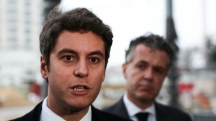 "Trabajar es un deber", dice primer ministro franc&eacute;s ante huelga de trenes