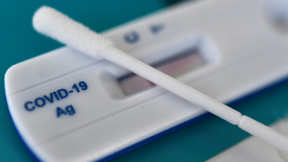 Covid-19: le recul de la 7&egrave;me vague se confirme, hospitalisations encore &eacute;lev&eacute;es
