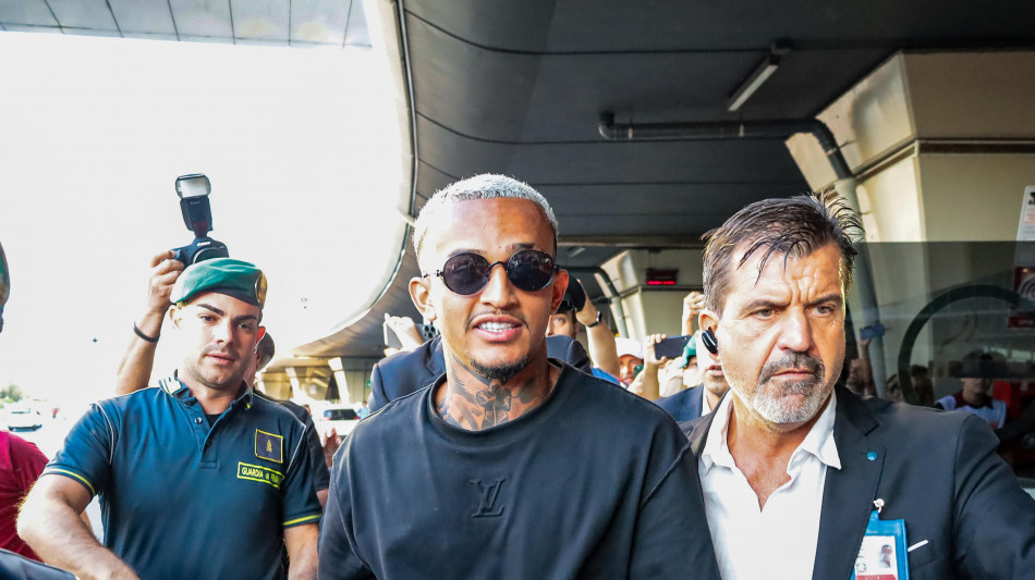 Roma: Wesley si presenta, 'sogno Europa League e Champions'