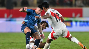 Fossati confirma que capit&atilde;o Renato Tapia vai desfalcar Peru na Copa Am&eacute;rica
