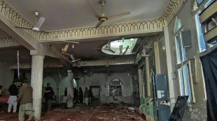 Al menos 56 muertos en un atentado del grupo EI contra una mezquita en Pakist&aacute;n