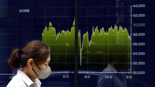 Crollo della Borsa di Tokyo, il Nikkei perde oltre il 7%