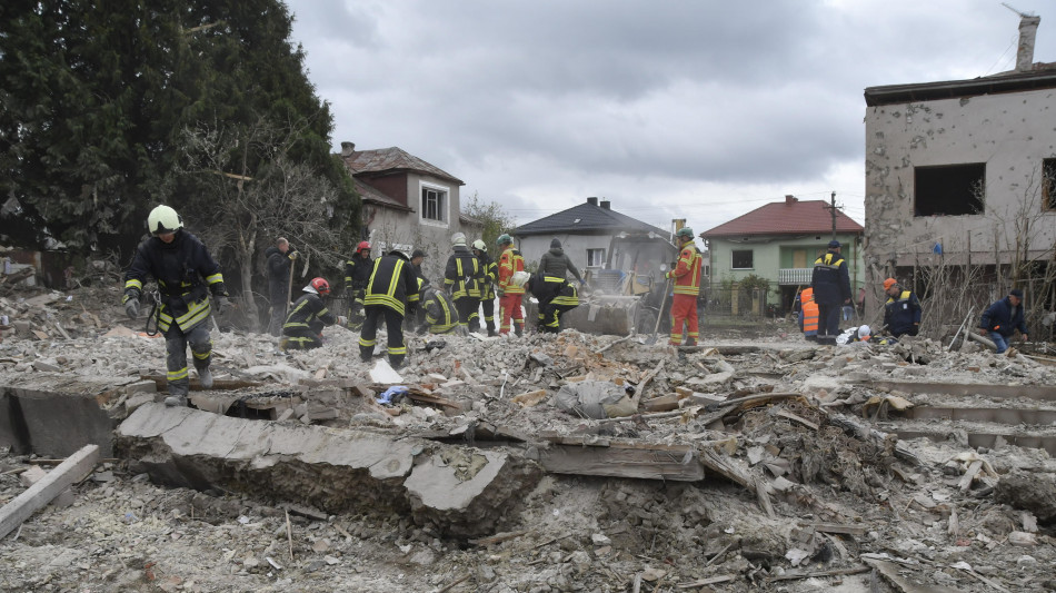 Ucraina: Droni sulla Poltava, colpiti edifici amministrativi