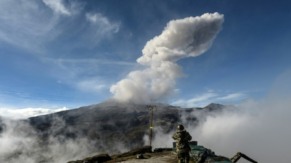 Los solitarios vig&iacute;as del Nevado del Ruiz, el volc&aacute;n m&aacute;s temido de Colombia