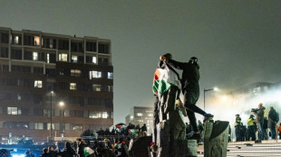 Hinchas israel&iacute;es regresan a casa tras incidentes violentos en &Aacute;msterdam