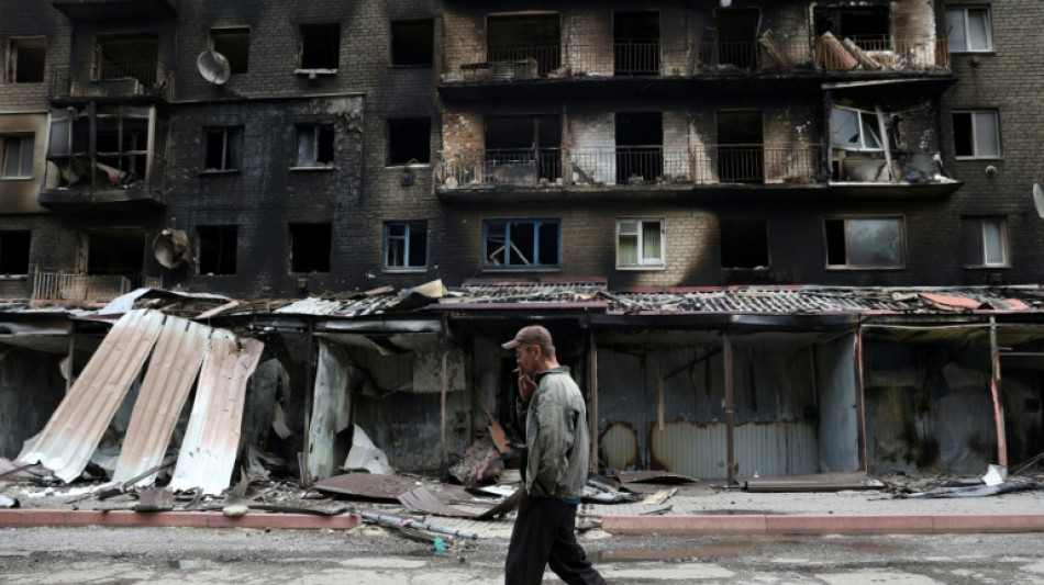 Ukraine: &agrave; Siversk, une tombe creus&eacute;e sur le trottoir 