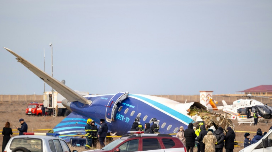 Un avion d'Azerbaijan Airlines s'&eacute;crase au Kazakhstan, 35 disparus