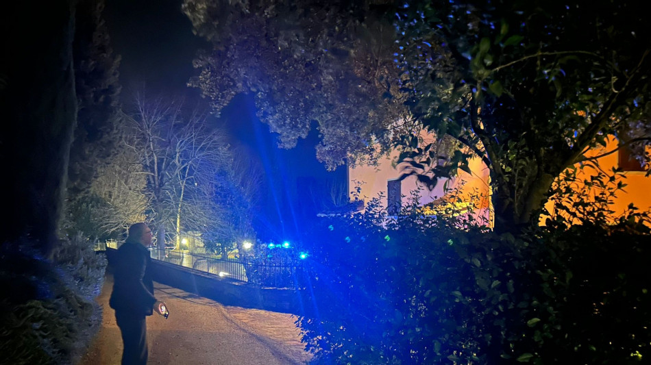 Proprietario spara in aria, ladro muore dissanguato in recinzione