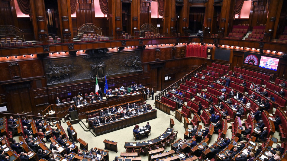 Mozione maggioranza glissa su riarmo, "rafforzare difesa"