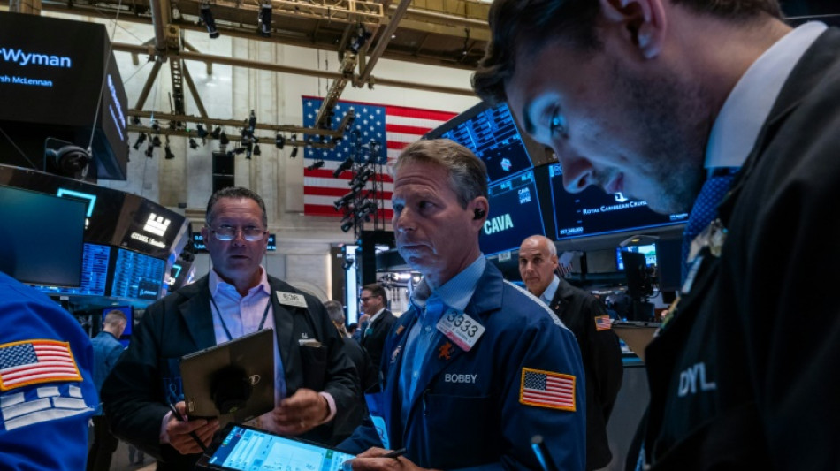 Wall Street finit en ordre dispers&eacute;, entre croissance soutenue et r&eacute;sultats mitig&eacute;s