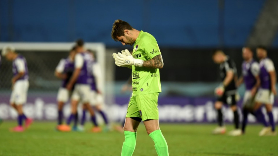 Puerto Cabello vence Defensor Sporting nos p&ecirc;naltis e vai &agrave; 2&ordf; fase da Libertadores