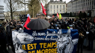 Pour l'ex&eacute;cutif, au Parlement comme dans la rue, la bataille des retraites s'acc&eacute;l&egrave;re