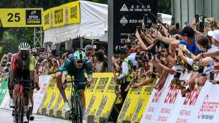 Jonathan Milan wins wet Tour de France Singapore Criterium