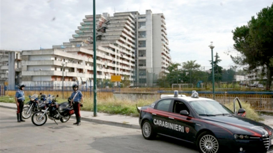 14enne accoltellato nei bagni della scuola a Napoli, due minori denunciati